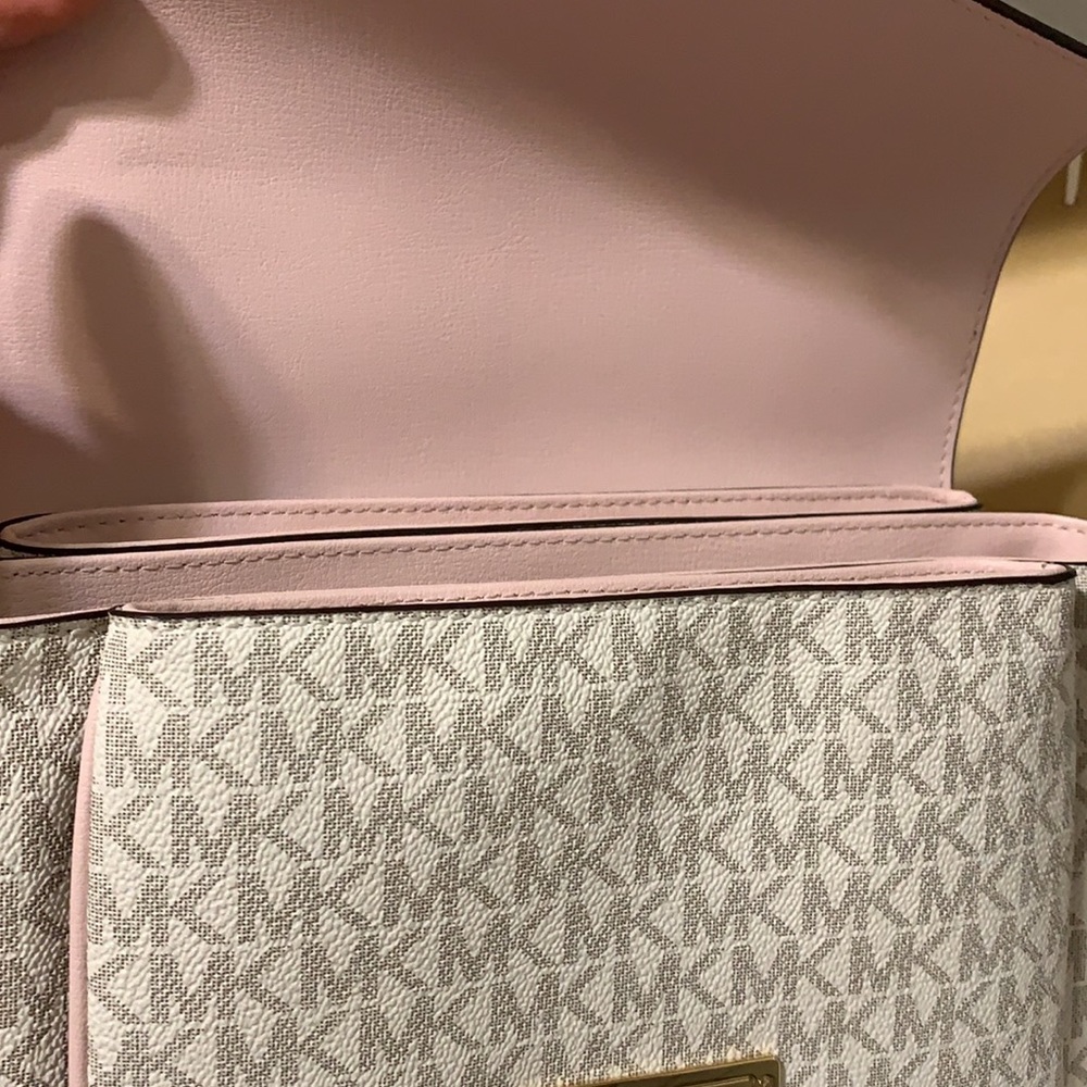 Michael Kors Vanilla Pink Messenger Crossbody - Picture 8 of 16